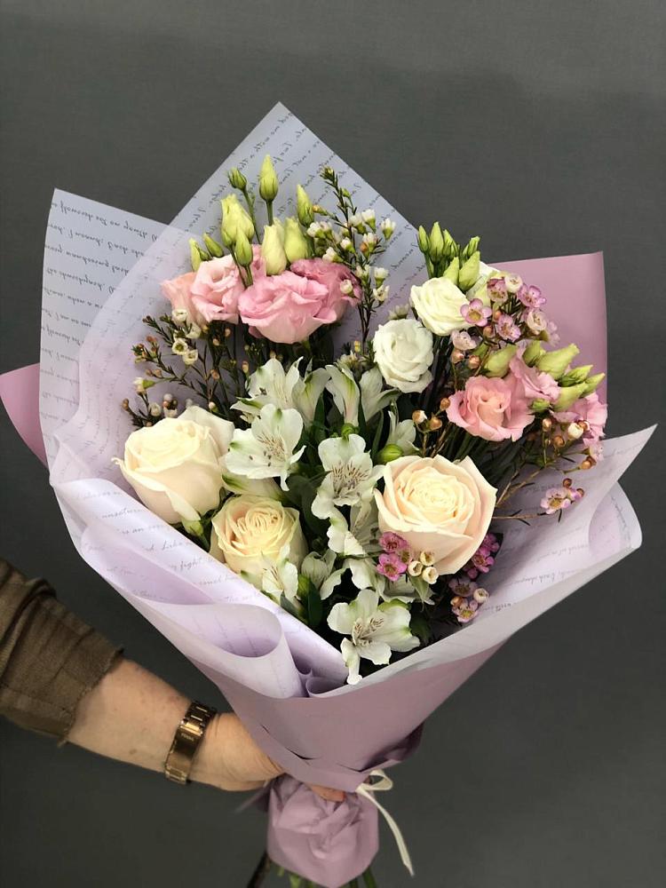 Букет цветов из: Альстромерии, Розы и Лизиантусы в Любани