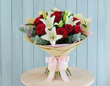 Букет цветов из:  Лилии и Розы в Любани