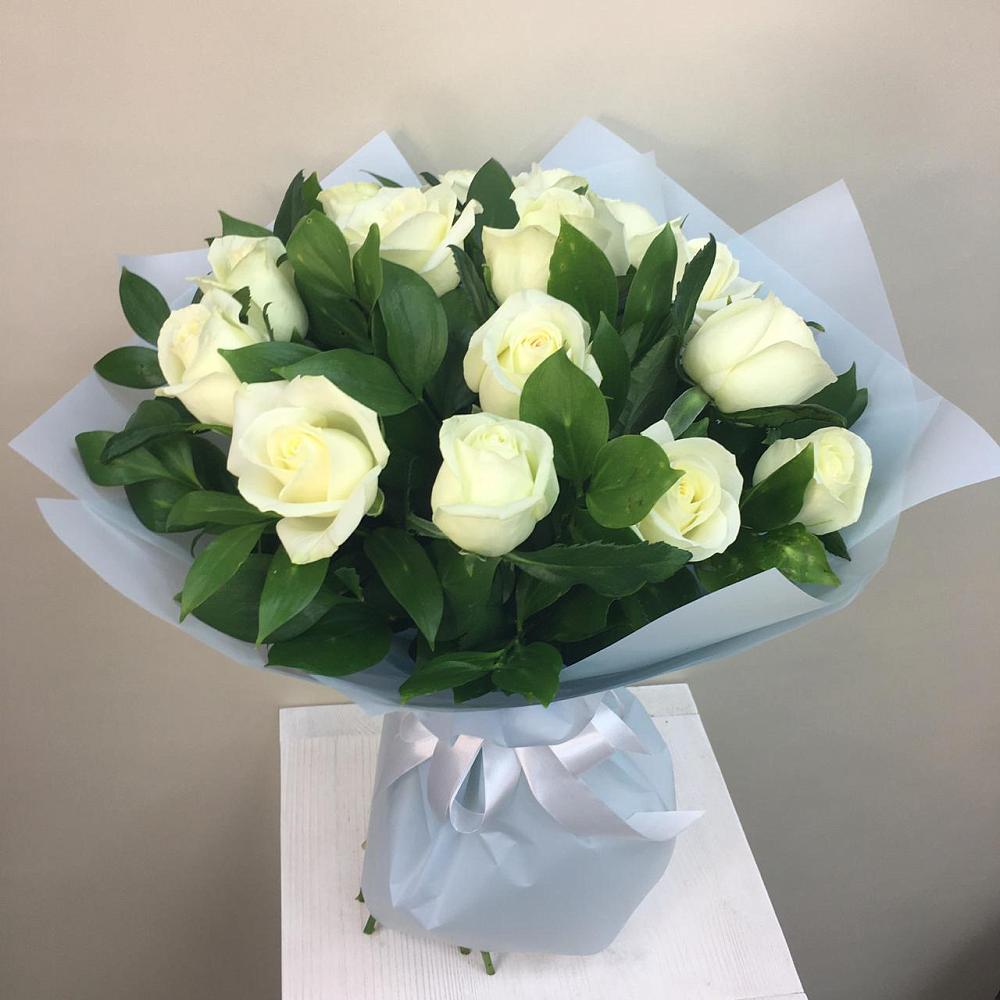 Букет 15 Белых роз Проуд в Любани