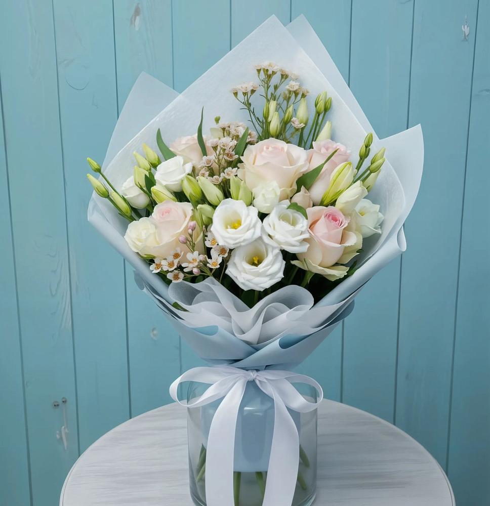 Букет цветов из: Розы и Лизиантусы в Любани