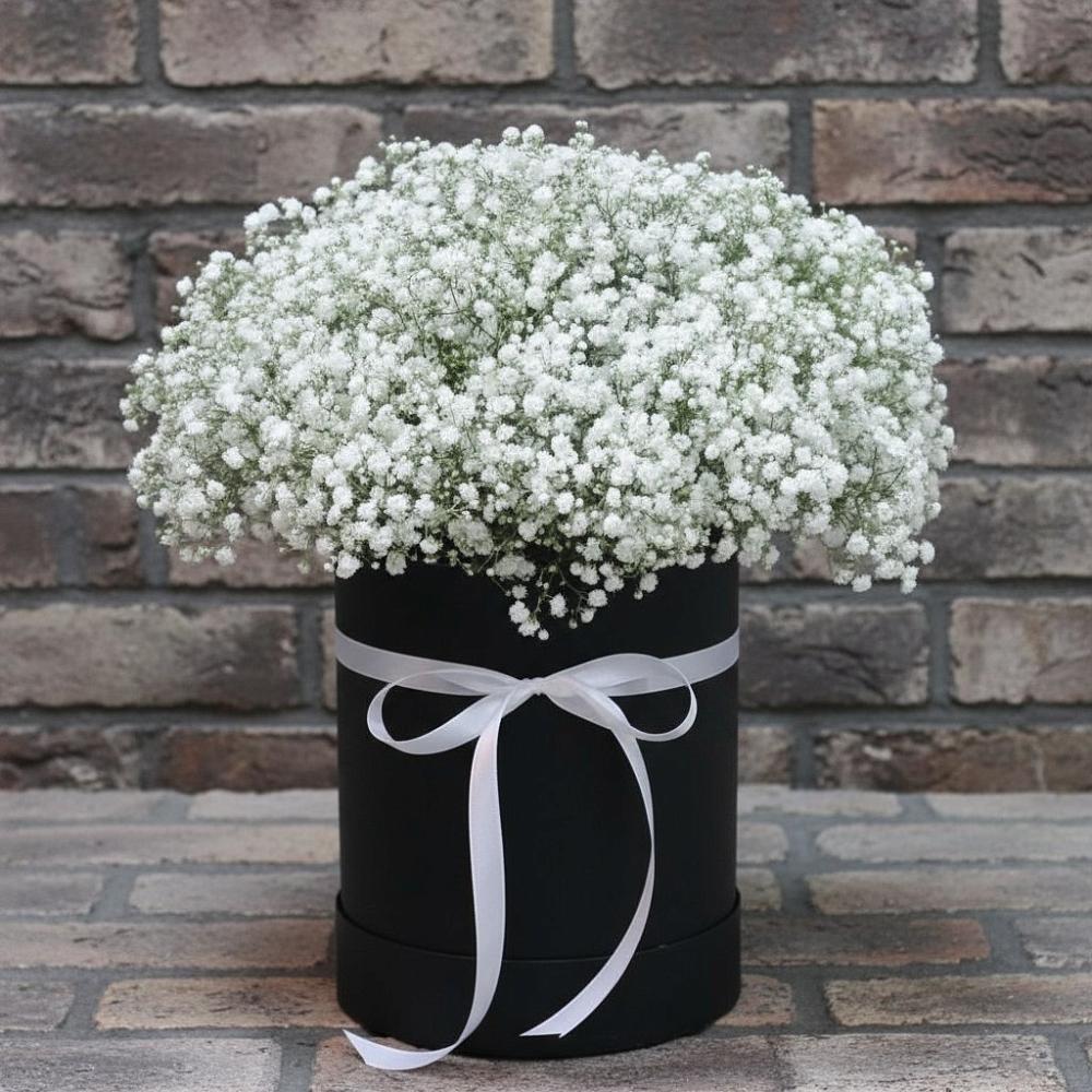 Цветочная композиция из Гипсофила в шляпной коробке в Любани