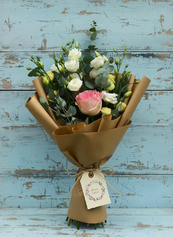 Букет цветов из: Розы и Лизиантусы в Любани