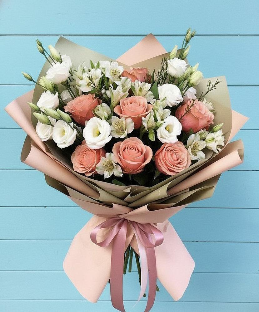 Букет цветов из: Розы, Альстромерии и Лизиантусы в Любани