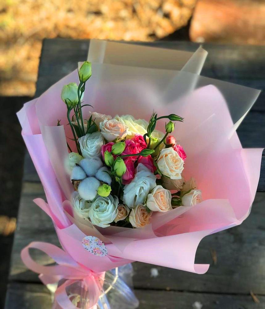 Букет цветов из: Розы и Лизиантусы в Любани