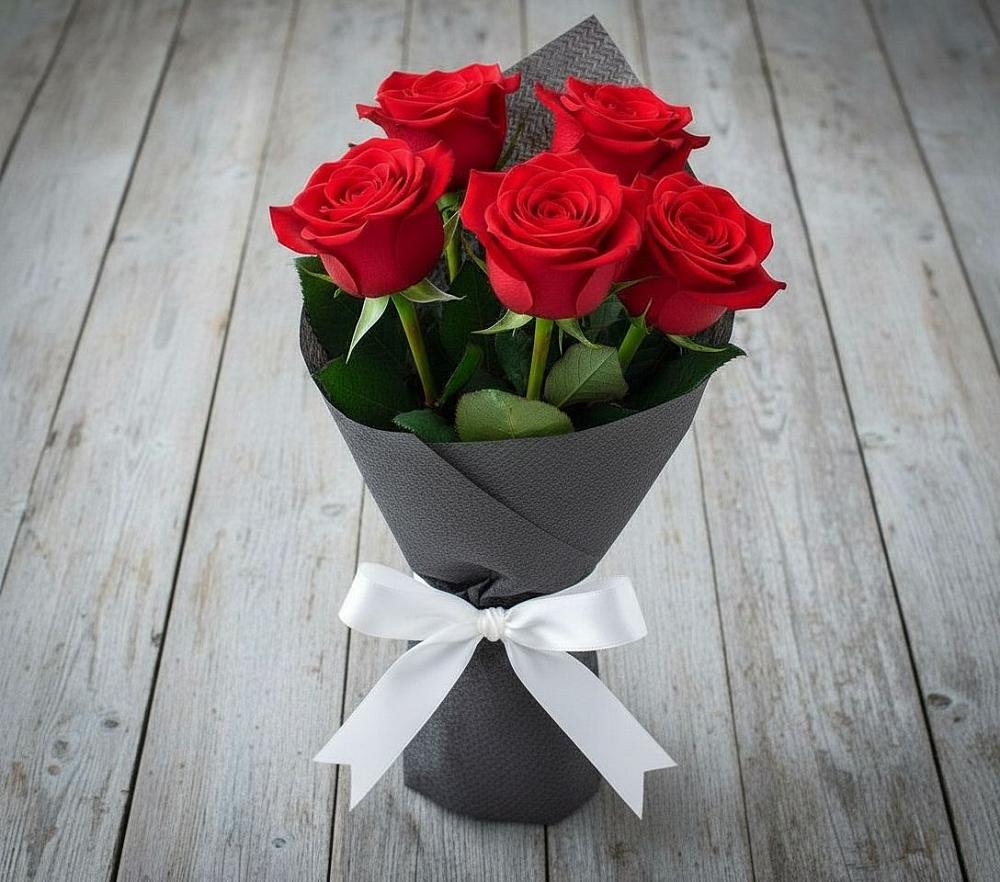 Букет 5 Красных роз Эдлесс Лав в Любани