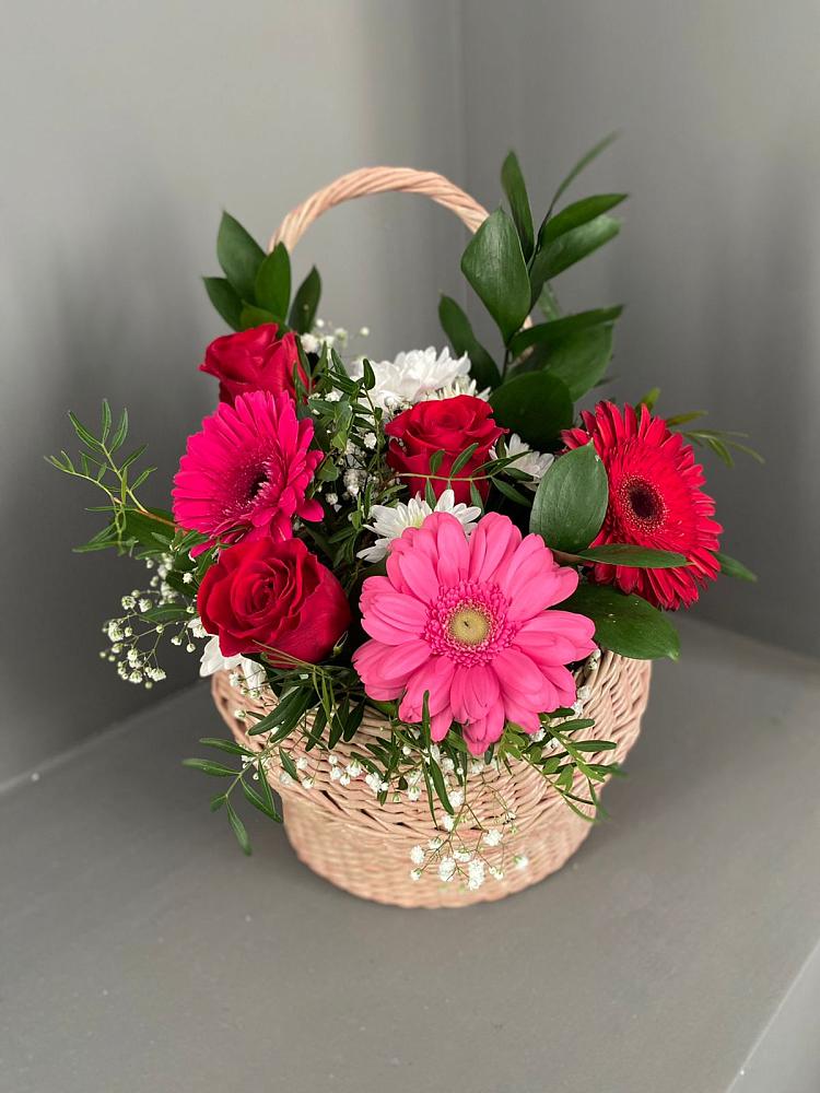 Цветочная композиция из Розы, Хризантемы и Герберы в корзине в Любани