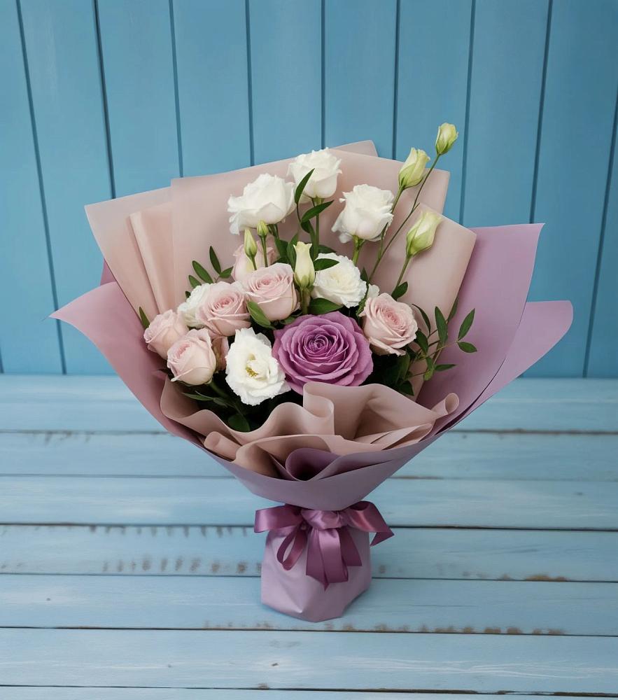 Букет цветов из: Розы и Лизиантусы в Любани